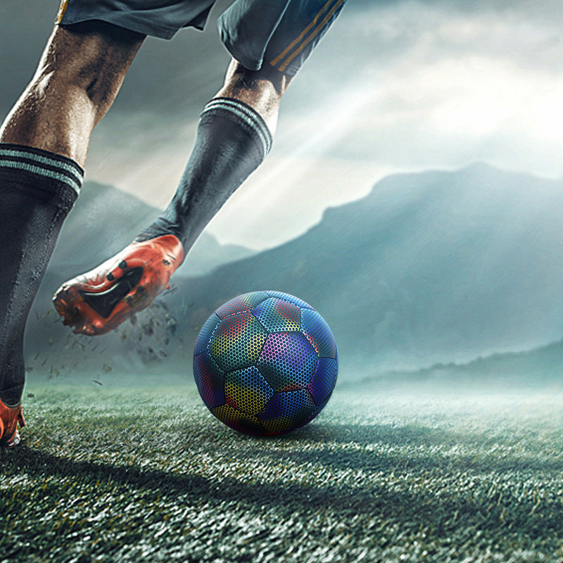 Glowball Fussball - Der reflektierende und leuchtende Fussball für aufregende Nachtspiele!