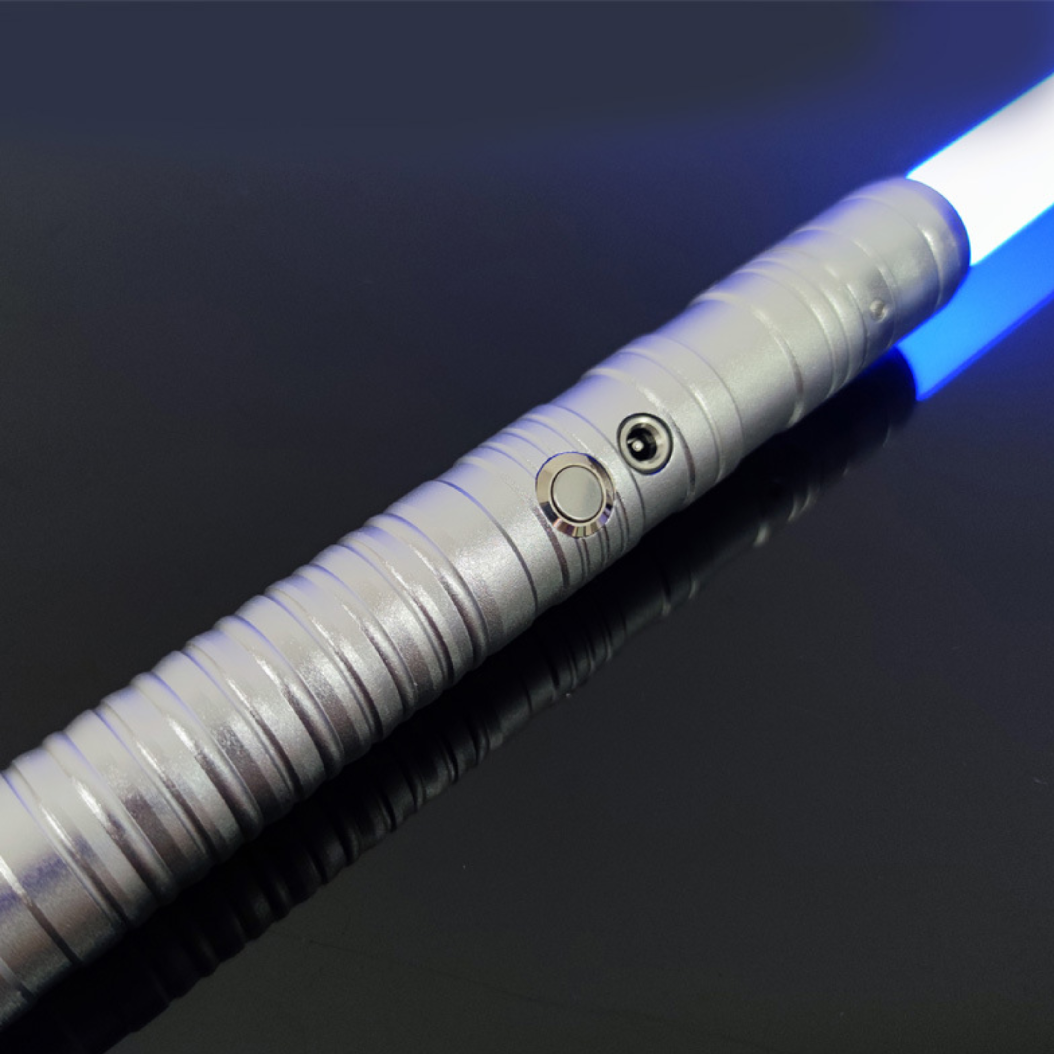Galaktisches Metall-Lichtschwert - 14 Farben - Aufladbar und Leicht